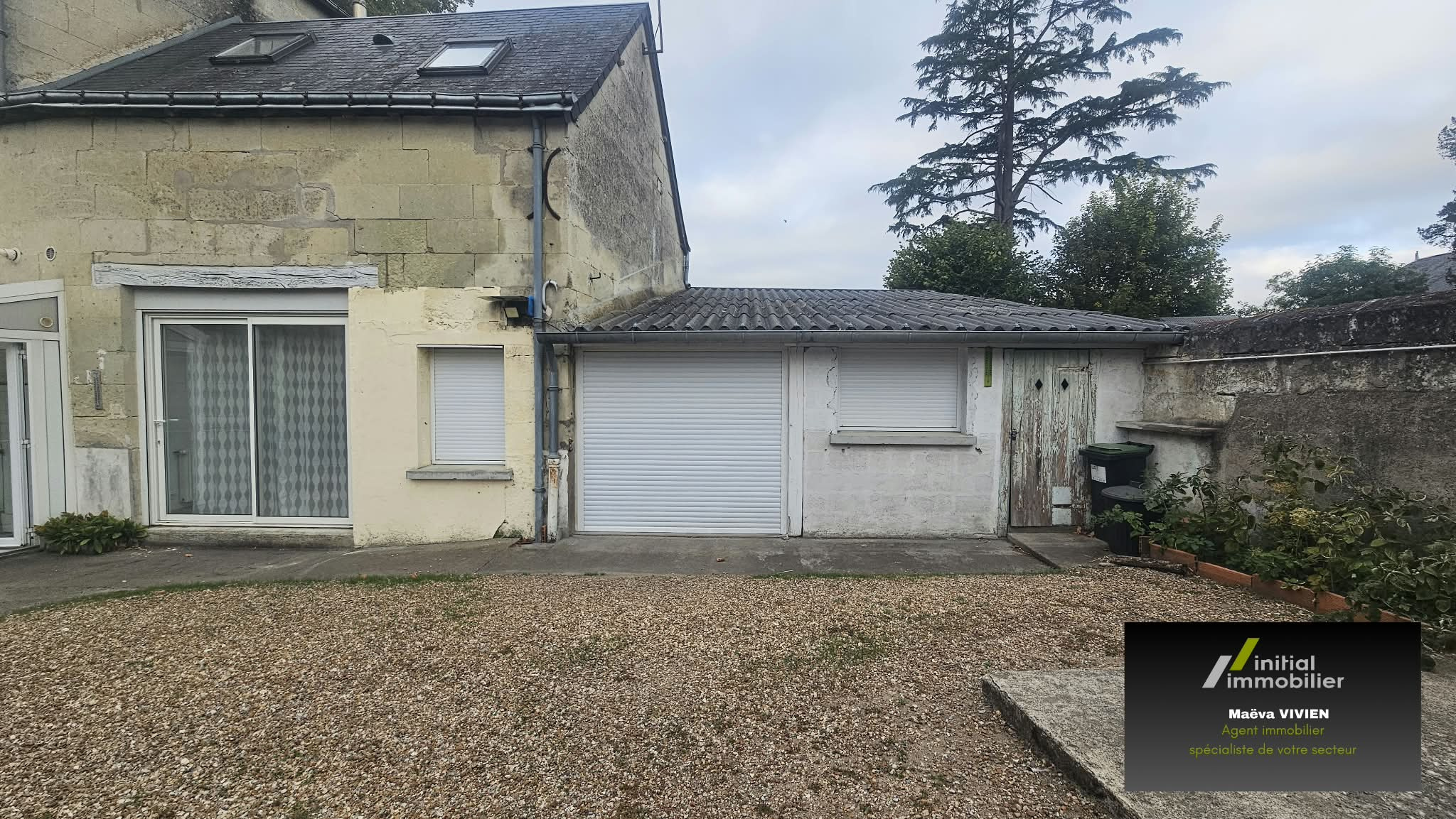 Maison de village rénovée avec 4 chambres, garage et extérie